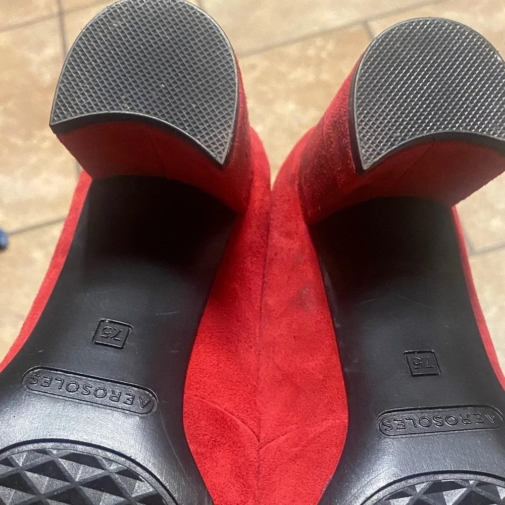 AEROSOLES elegant red